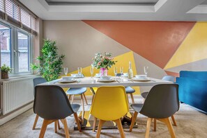 Dining - Coventry Work Stay | 4 Bedroom & Parking (Coventry)