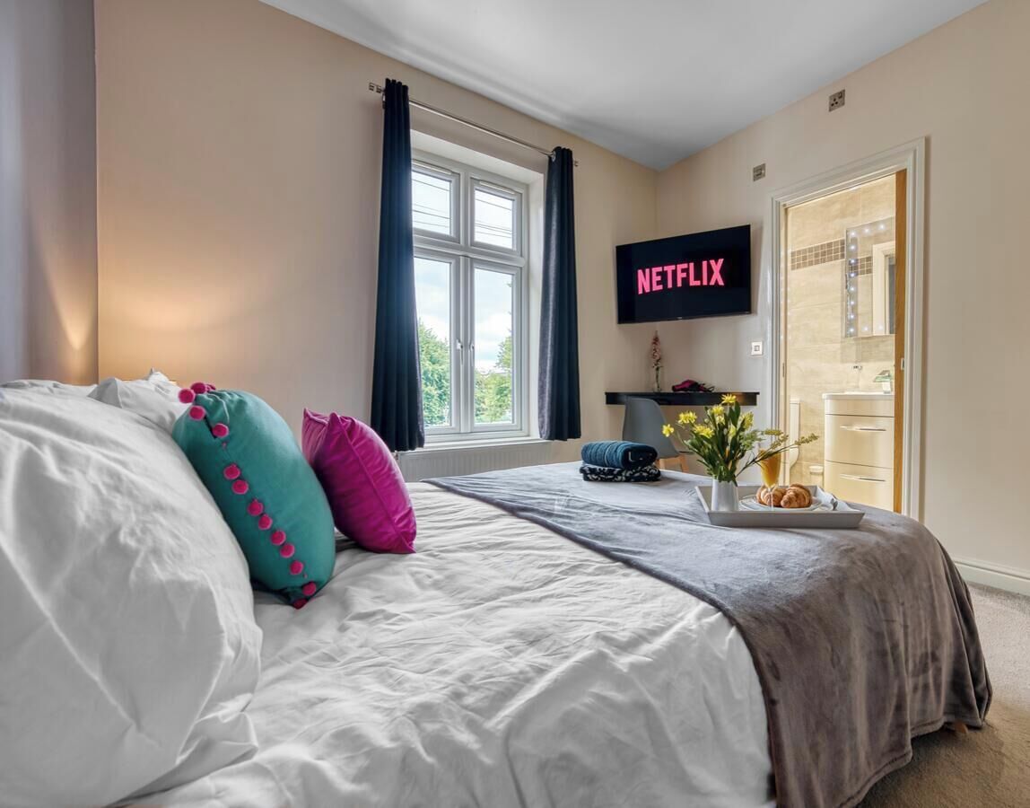 4 makuuhuonetta, silitysrauta/-lauta, ilmainen Wi-Fi, vuodevaatteet