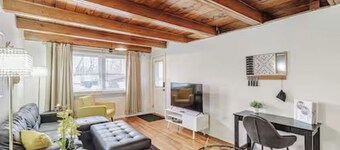 Located Historic Downtown Danville Charming 2-bedroom, 1-bathroom cozy cottage