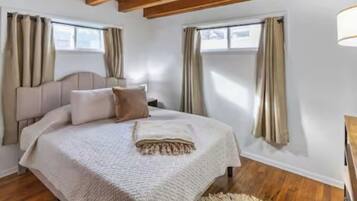 2 chambres, fer et planche à repasser, Wi-Fi, draps fournis