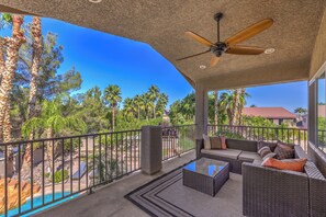 Terrace/patio - Lux Pool Villa in Green Valley Ranch with Jacuzzi (Henderson)