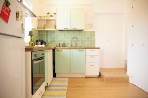 Apartamento, vistas parciales al mar | Cocina privada