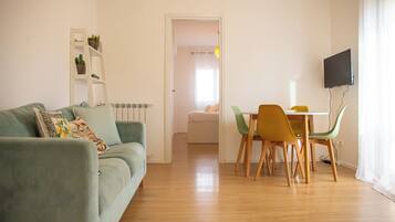 Apartment, eingeschränkter Meerblick | Wohnbereich