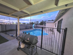 Pool - Tremendous 4-bedroom house with pool near Arizona cardinals state farm stadium. (Phoenix)