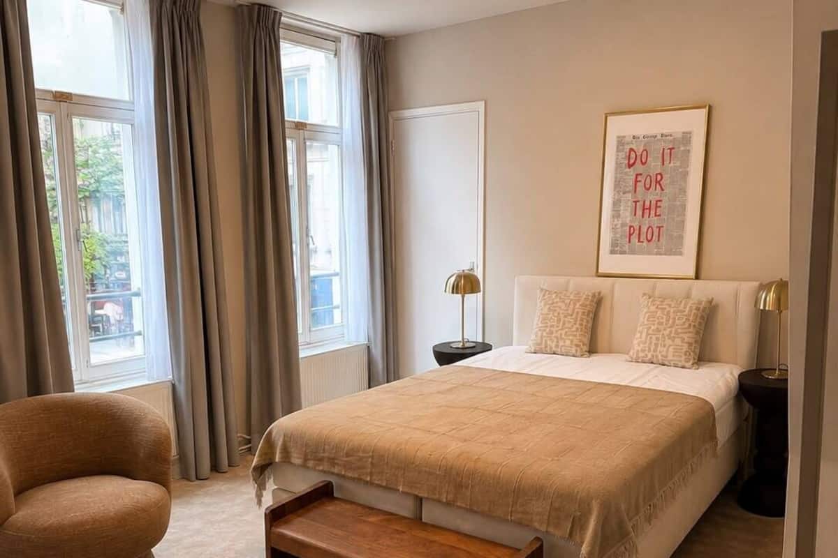 Suite junior, vistas a la ciudad | Escritorio, tabla de planchar con plancha, wifi gratis