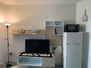 Interior - Vacation home Elissa: tranquility and comfort within walking distance of the sea. (Castro)