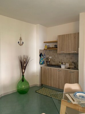 Fridge, oven, stovetop, coffee/tea maker - Vacation home Elissa: tranquility and comfort within walking distance of the sea. (Castro)