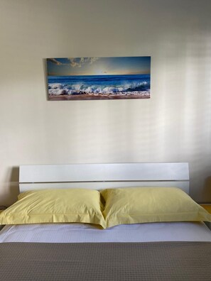 2 bedrooms, bed sheets - Vacation home Elissa: tranquility and comfort within walking distance of the sea. (Castro)
