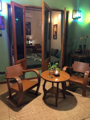 المنشأة من الداخل