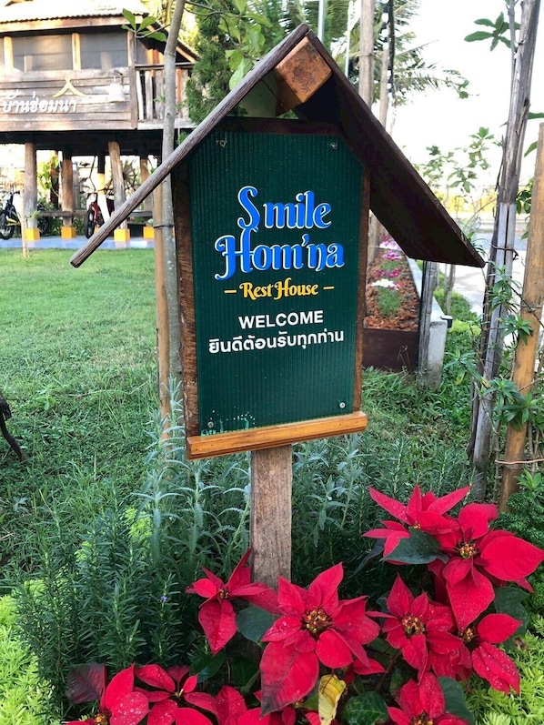 Property grounds - Smile Homna Rest house (San Pu Loei)