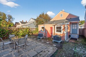 Outdoor dining - Algiers Point 2BR/1BA Close to French Quarter, Federal City and CBD (New Orleans)
