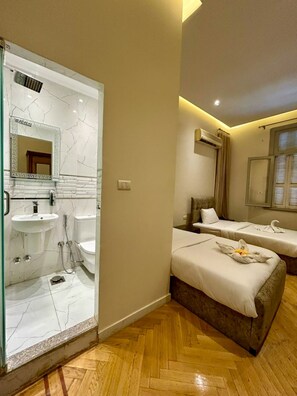 Superior Triple Room | Bathroom | Hair dryer, towels, soap, shampoo - Yacoubian Hotels (Cairo)
