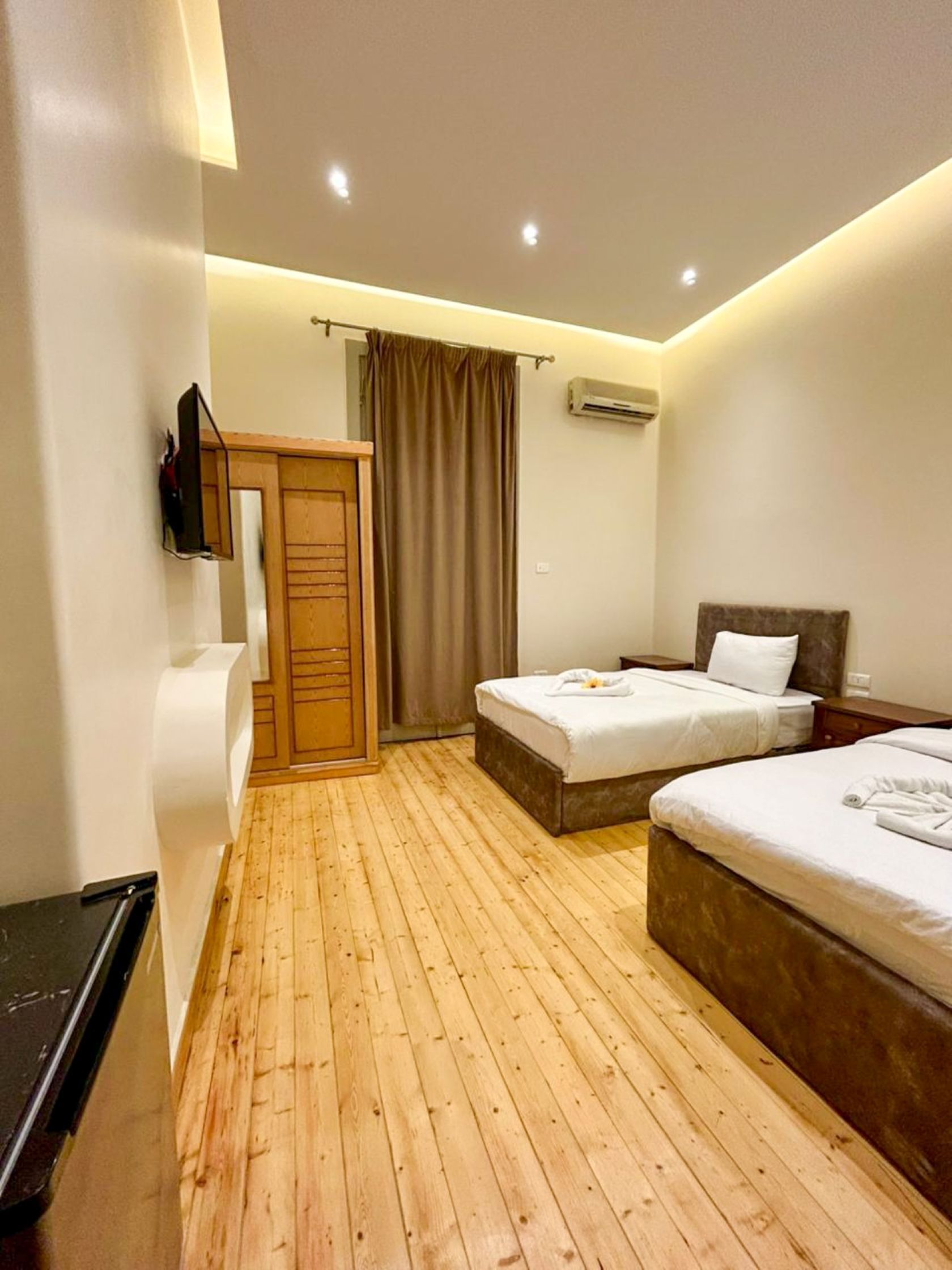 Deluxe Room, Balcony, City View | Desk, free WiFi