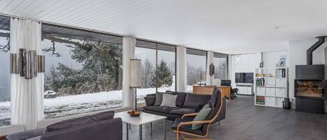 テレビ、書斎 / ワークスペース