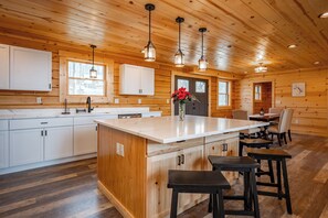 Dining - New! Dog Friendly Lake Area Home w/ Hot Tub (McHenry)