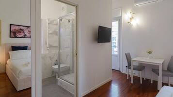 Iron/ironing board, Internet, bed sheets