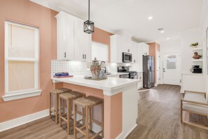 Private kitchen - Cozy Home by Medical Center and Downtown! Lydia A (Houston)