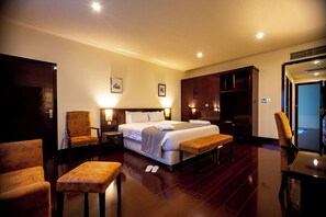 In-room safe, desk, laptop workspace, iron/ironing board - Lancaster Kumasi City (Kumasi)