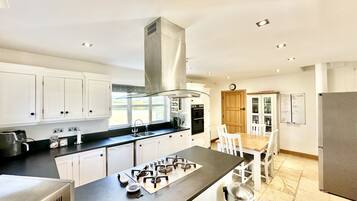 Dishwasher, cookware/dishes/utensils