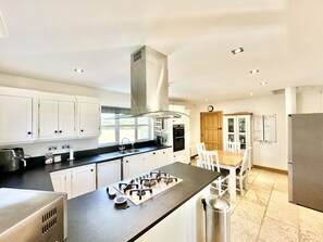 Dishwasher, cookware/dishes/utensils - Seeview (Ballyhea)