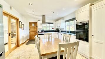 Dishwasher, cookware/dishes/utensils