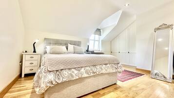 2 bedrooms, individually decorated, individually furnished, free WiFi