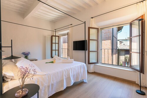 Dolce Pienza - Modern Home in the Historic Center