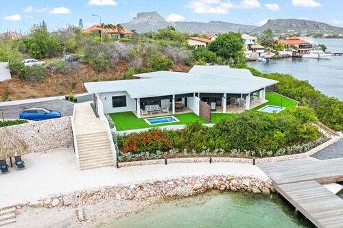 Dolce Vita Beach, Waterfront Bungalow B with private beach