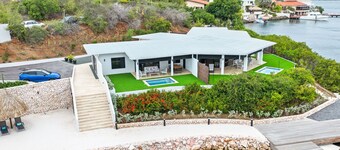 Dolce Vita Beach, Waterfront Bungalow B with private beach