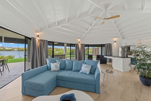 Dolce Vita Beach, Waterfront Bungalow B with private beach