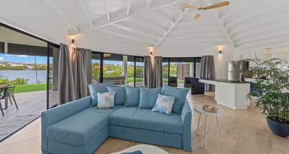 Dolce Vita Beach, Waterfront Bungalow B with private beach