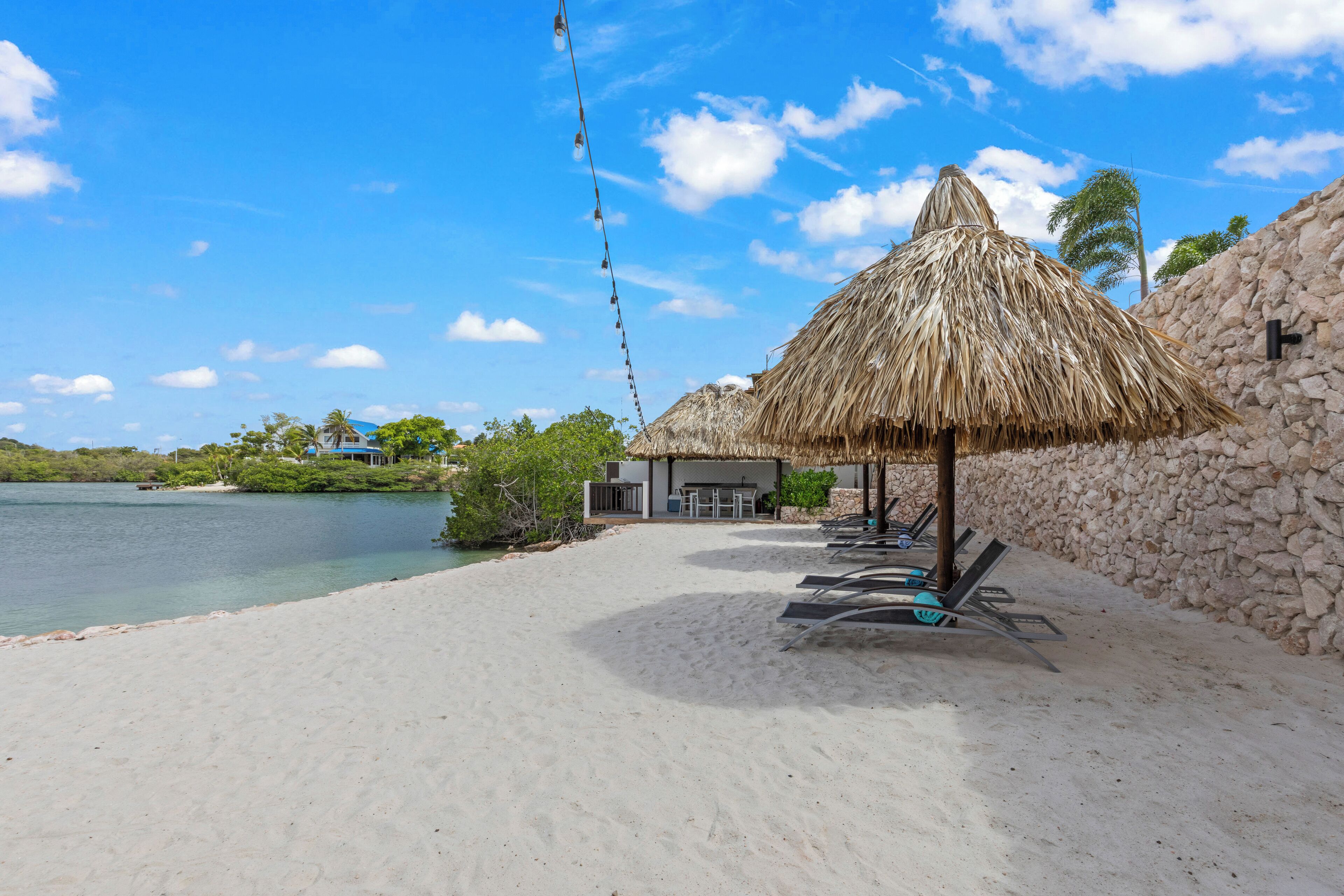 Beach nearby, sun loungers, beach towels