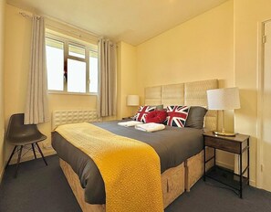 3 bedrooms, iron/ironing board, free WiFi, bed sheets - Spacious Flat in Nine Elms (London)