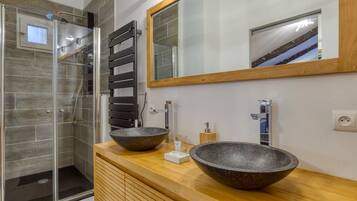 Shower, free toiletries, hair dryer, bathrobes