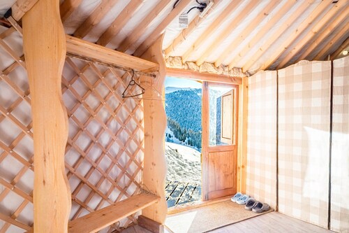 Glamping „La Yourte Des Clapières“: Bergblick, Terrasse & Privater Garten
