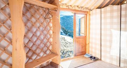 Glamping „La Yourte Des Clapières“: Bergblick, Terrasse & Privater Garten