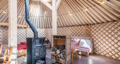 Glamping 'La Yourte Des Clapières': Mountain View, Private Terrace & Garden