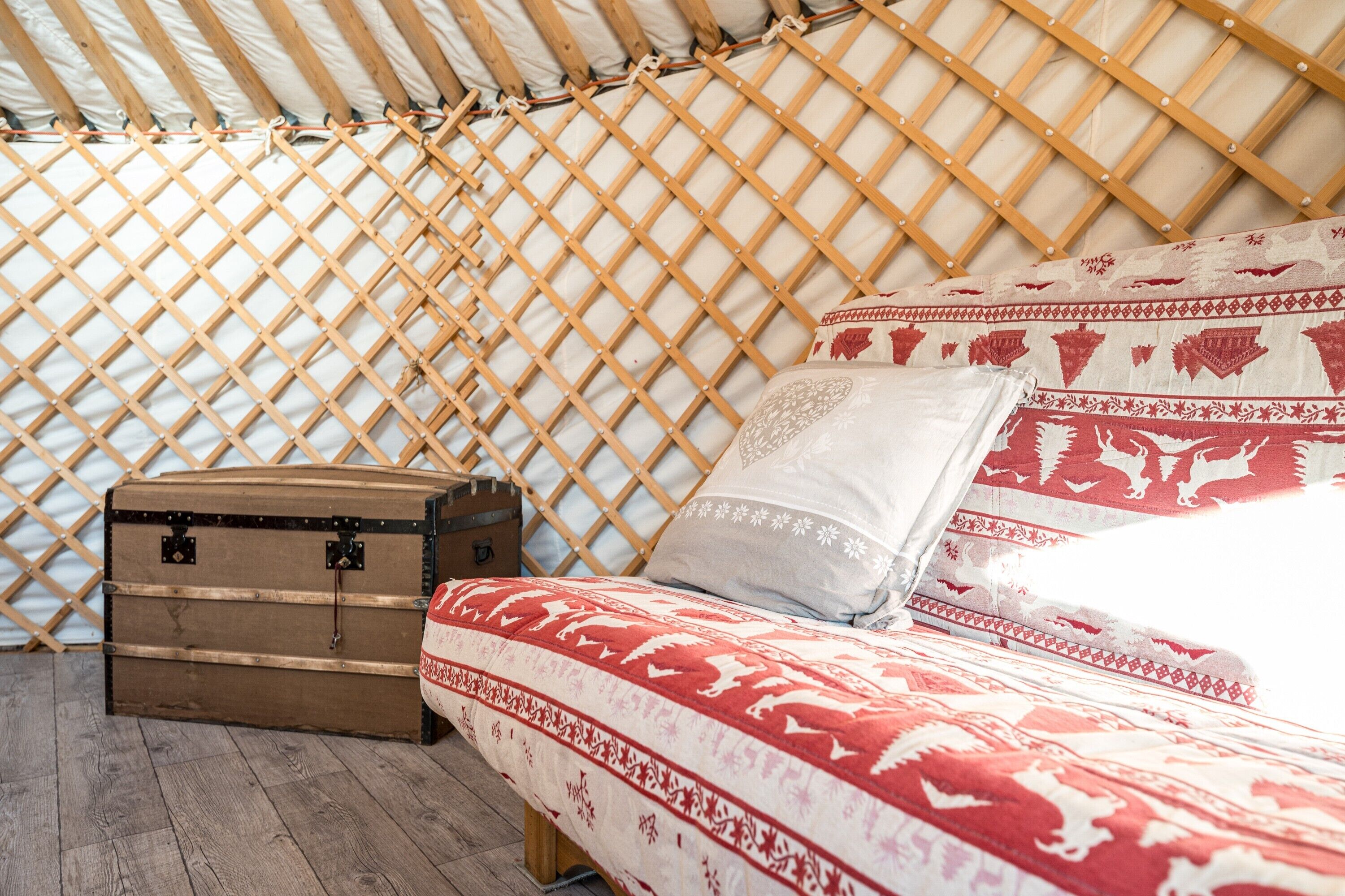 1 bedroom, bed sheets