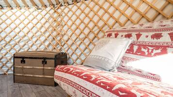 1 bedroom, bed sheets