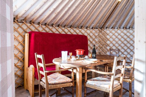Glamping « La Yourte Des Clapières » : Vue Montagne, Terrasse et Jardin Privés