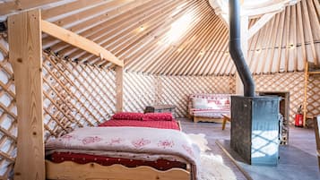 1 bedroom, bed sheets