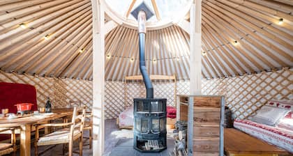 Glamping „La Yourte Des Clapières“: Bergblick, Terrasse & Privater Garten