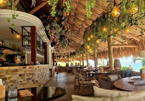 Bar (on property) - Villa Jazmyn 6 Blue Bay Resort, pool, beach @300m, front row Golf Course (Willemstad)