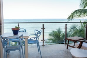 Outdoor dining - Beachfront 2bed Condo in Akumal U6 (Akumal)