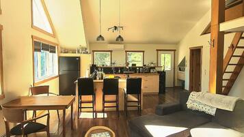 TV, fireplace, stereo