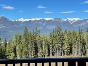 Property grounds - ⛷ True ski in & out! Hot tub + Stunning view @KHMR (Golden)