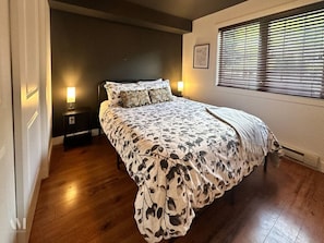 1 bedroom, iron/ironing board, free WiFi, bed sheets - Aspens Retreat - 1BR w/Hot Tub (Golden)