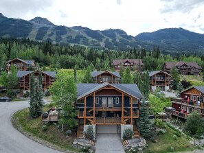 Exterior - Aspens Retreat - 1BR w/Hot Tub (Golden)