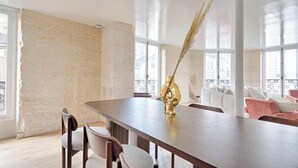 Dining - THOUGHTFULLY DESIGNED WITH CONTEMPORARY ELEGANCE NEXT TO LOUVRE -RUE SAINT DENIS (Paris)