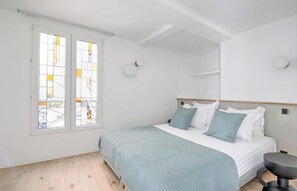 3 habitaciones, caja de seguridad en la habitación y escritorio 